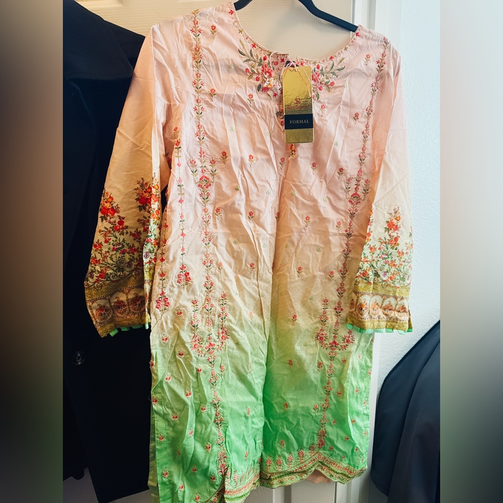 Floral Embroidered kurta with Green peach  Ombre